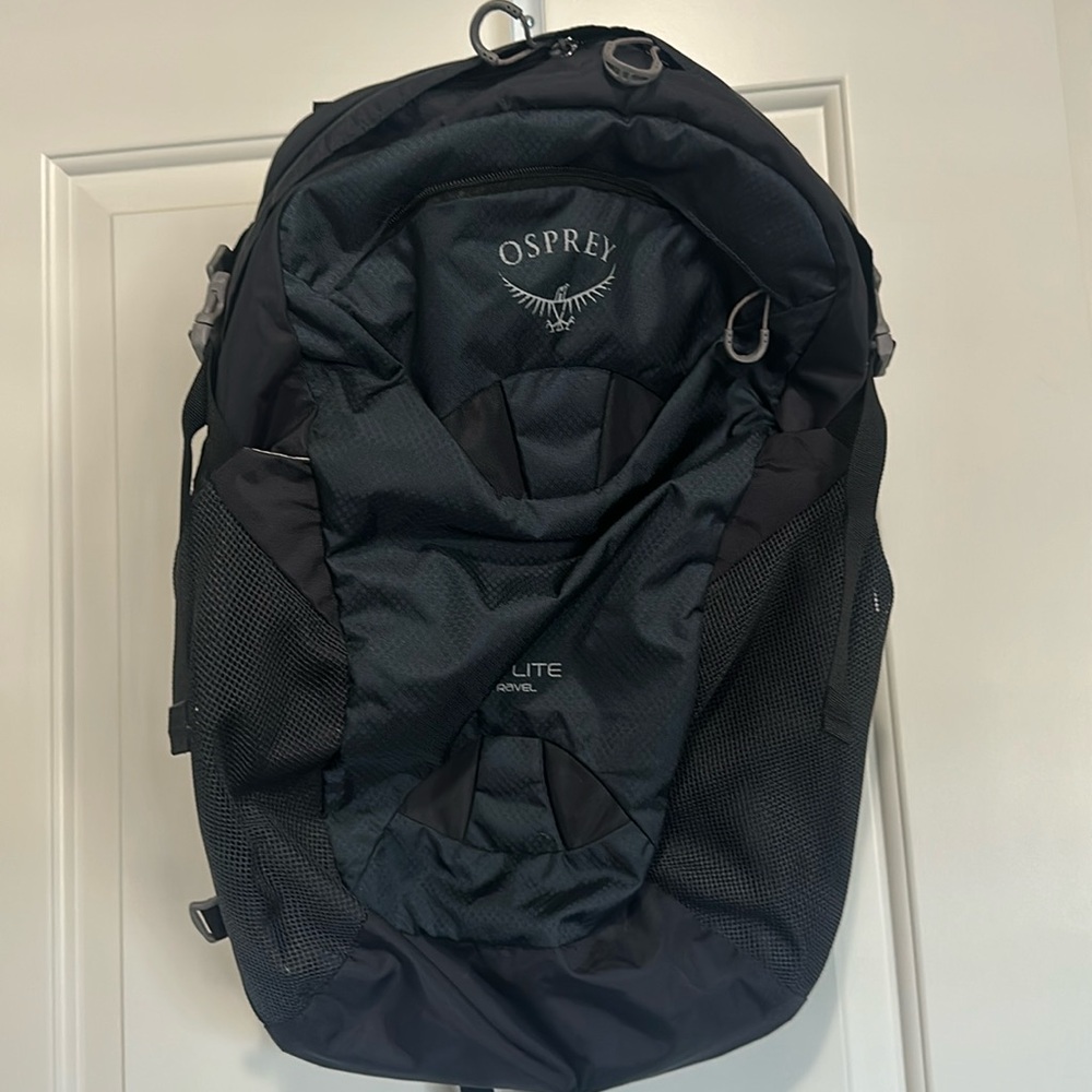 Very clean, Dark blue Osprey daylite travel backpack